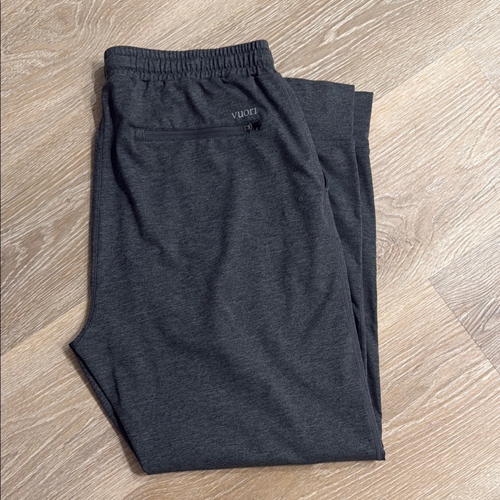 Vuori Men's Charcoal Joggers Medium